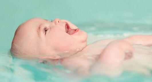 新生儿洗澡后 父母应如何护理？